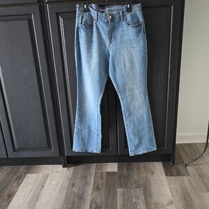 Old Navy Light Blue Straight Leg Women's Jeans Curvy